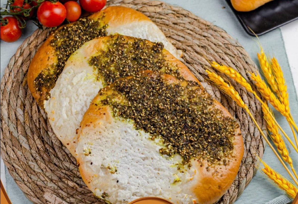زعتر + جبنة صغيرة معجنات